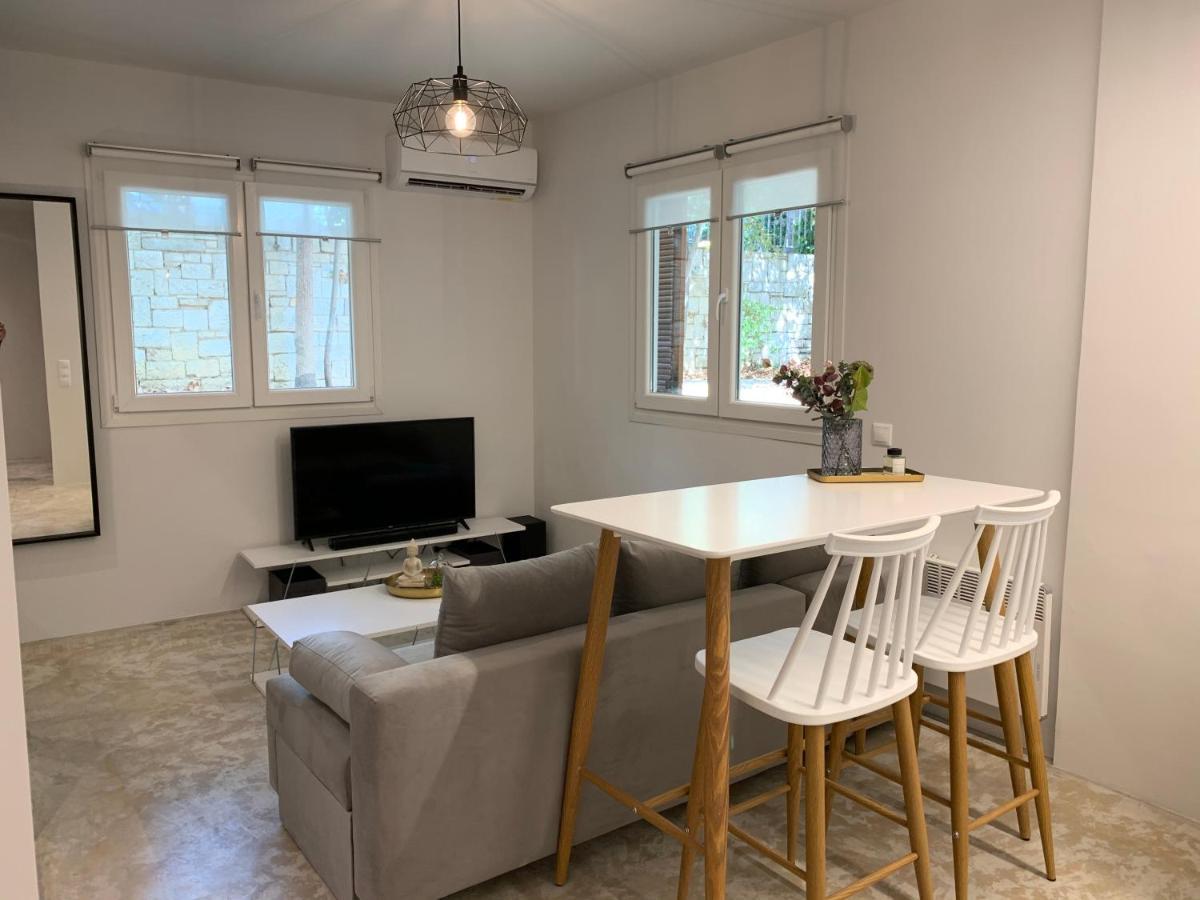 Renovated Apartment In Kifissia Center Near Metro G25 Atena Exterior foto